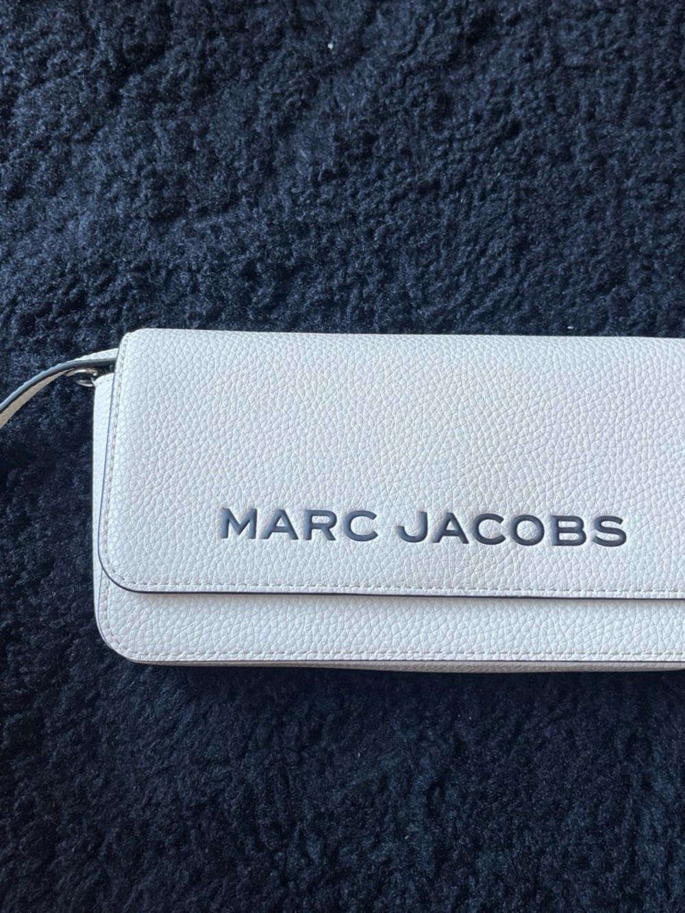 Marc Jacobs White Pebbled Leather Card & Key Holder Crossbody